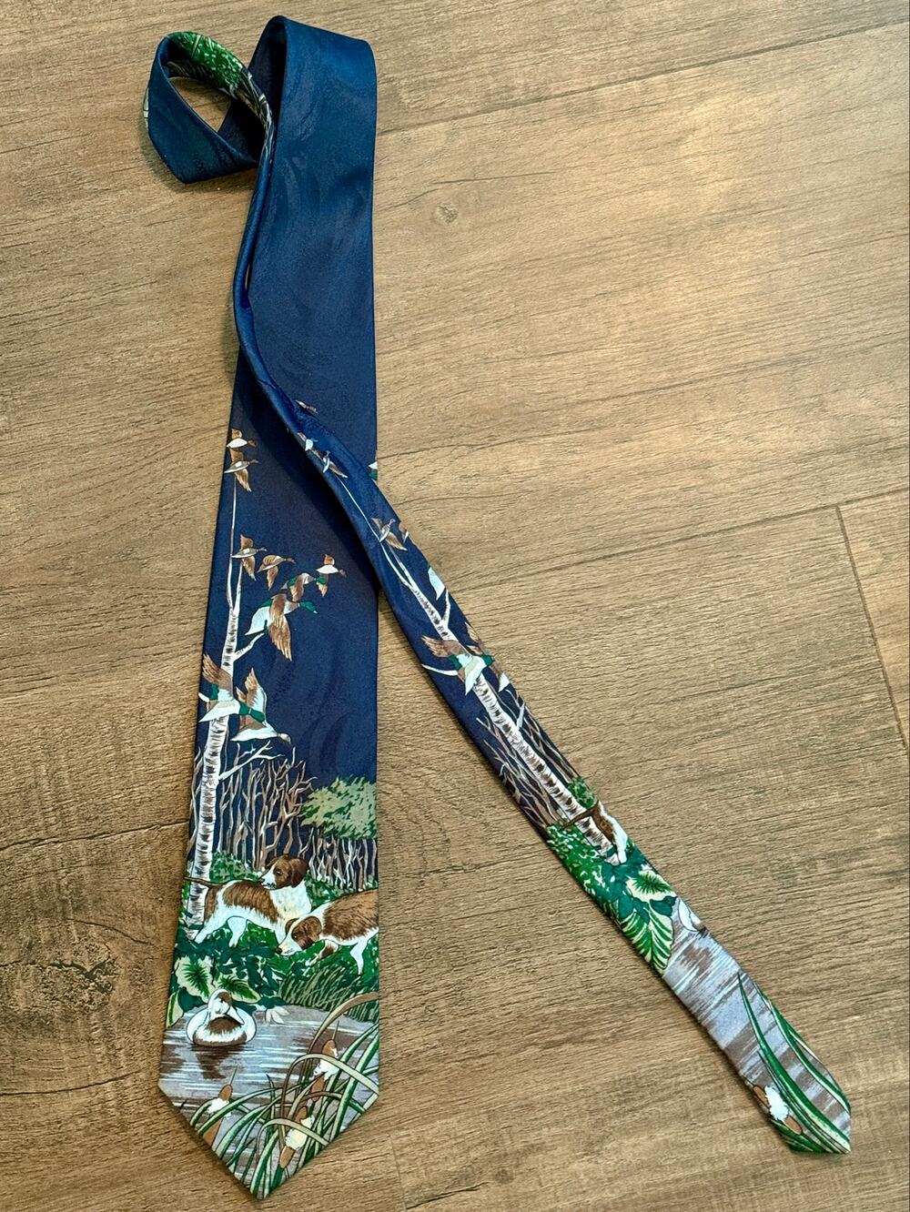Reed St James Vintage Duck Hunting Tie Dogs Waterfowl Birds Navy Novelty Necktie